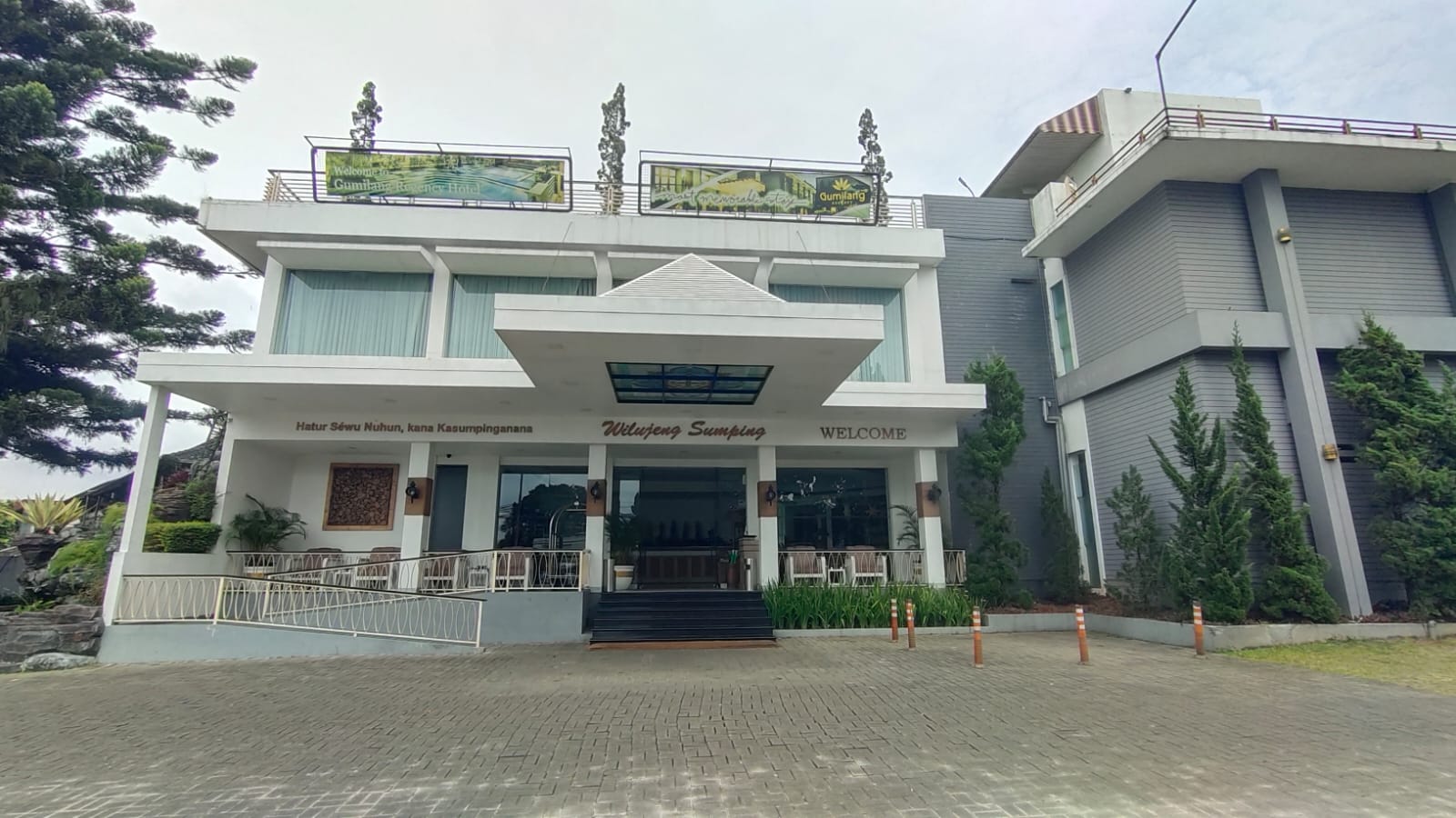 AGUNAN LELANG HOTEL