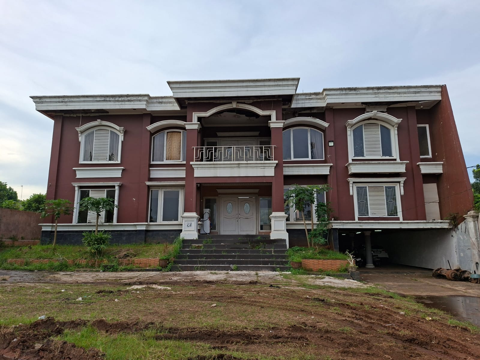 AGUNAN LELANG RUMAH TINGGAL